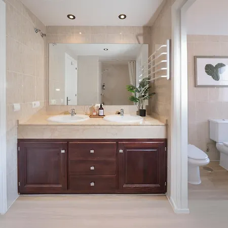 Family Fairways I Spacious 4-bedroom Townhouse Near & Golf, Будинок відпочинку Естепона