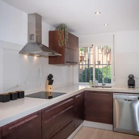 펜션 Family Fairways I Spacious 4-bedroom Townhouse Near & Golf, 에스테포나