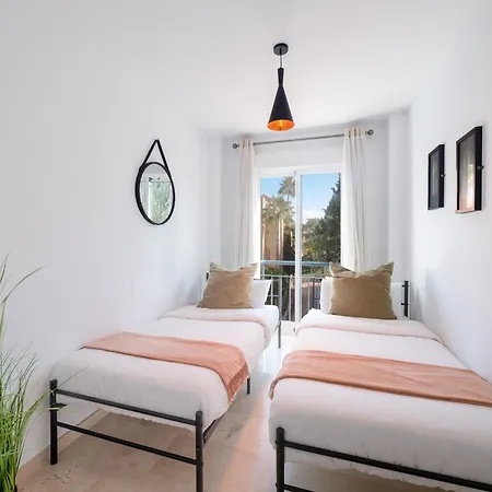 Family Fairways I Spacious 4-bedroom Townhouse Near & Golf, Estepona