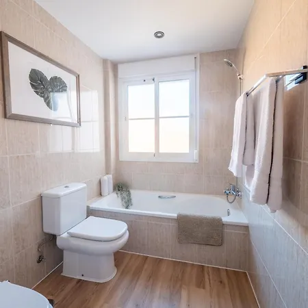 Family Fairways I Spacious 4-bedroom Townhouse Near & Golf, Nyaraló