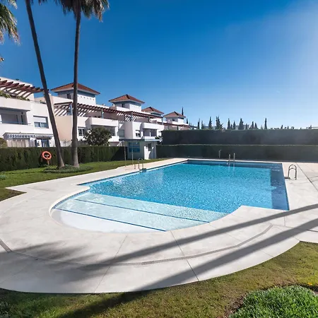 Family Fairways I Spacious 4-bedroom Townhouse Near & Golf, Nyaraló Estepona