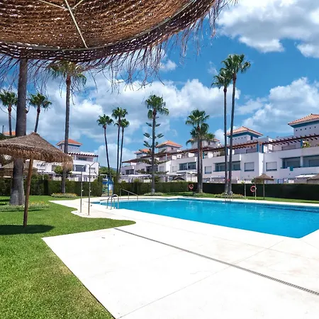 Ferienhaus Family Fairways I Spacious 4-bedroom Townhouse Near & Golf, Estepona
