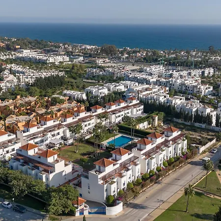 Family Fairways I Spacious 4-bedroom Townhouse Near & Golf, * Estepona
