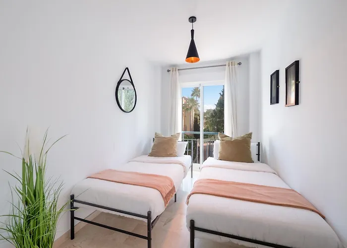 Family Fairways I Spacious 4-bedroom Townhouse Near & Golf, Estepona