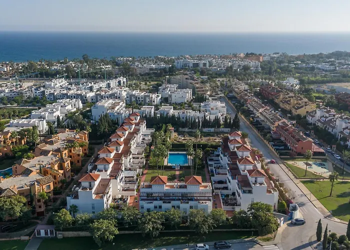 Family Fairways I Spacious 4-bedroom Townhouse Near & Golf, * Estepona