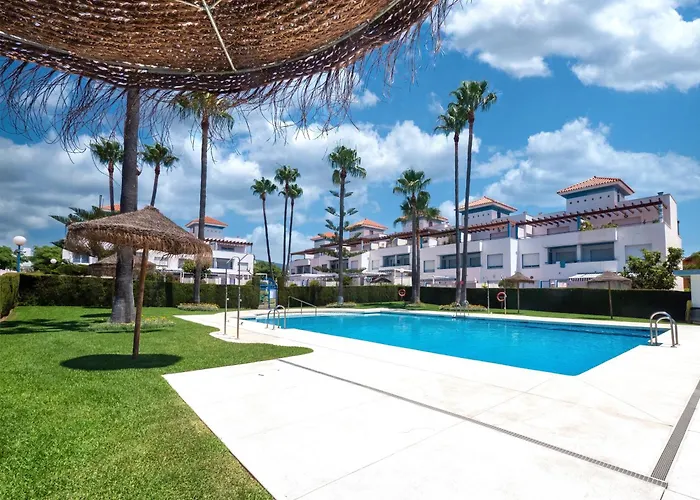 Ferienhaus Family Fairways I Spacious 4-bedroom Townhouse Near & Golf, Estepona