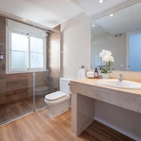 Vakantiehuis Family Fairways I Spacious 4-bedroom Townhouse Near & Golf, Estepona