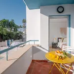 Family Fairways I Spacious 4-bedroom Townhouse Near & Golf, Holiday home Estepona